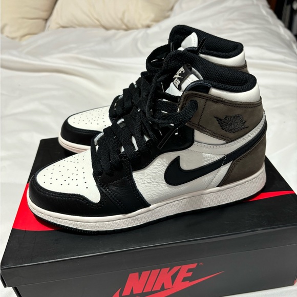 Air Jordan 1 Retro high og gs mocha 4Y - Picture 3 of 13